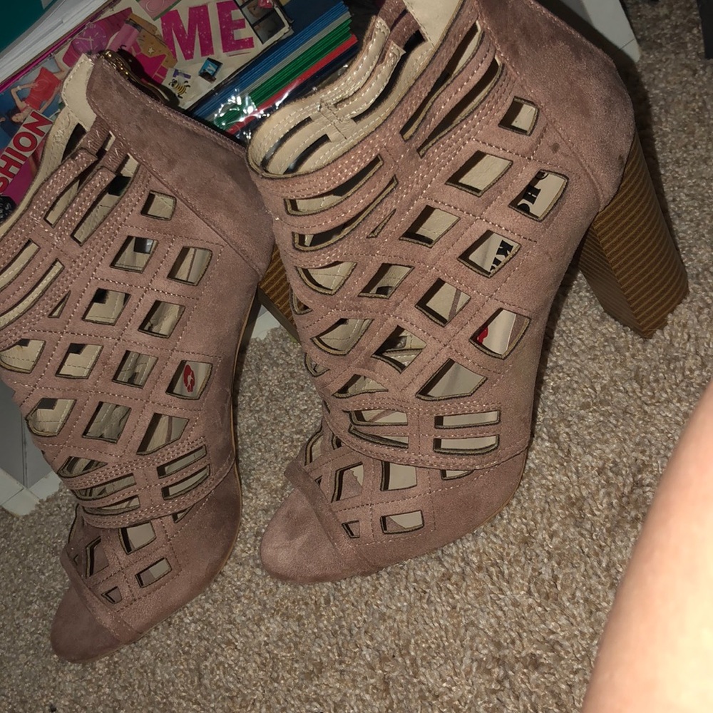 heels - Picture 4 of 4